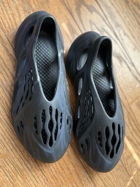 Yeezy Adidas Foam Runner Mineral Blue Size 10 Men’s